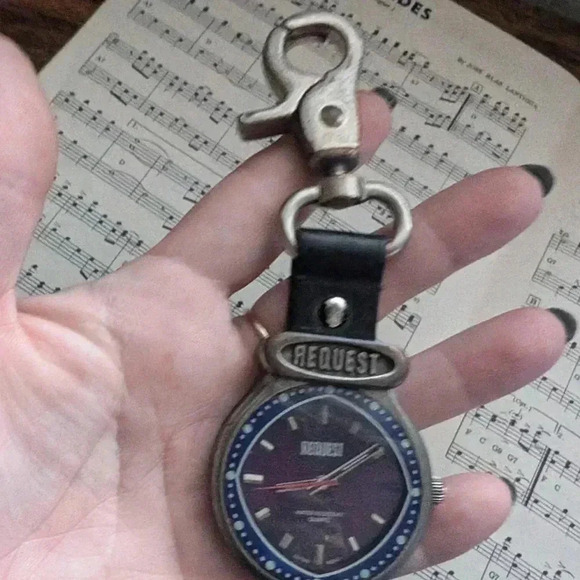 Request Vintage Style Clip-On Watch with Leather Strap - Picture 7 of 8